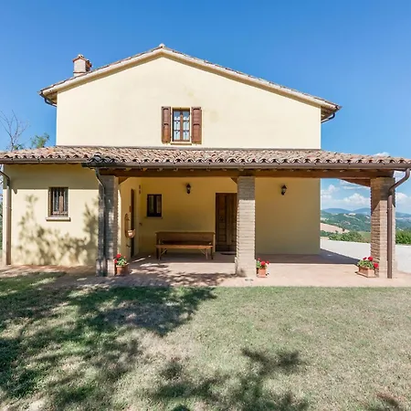 In With Hill Views Casa vacanze