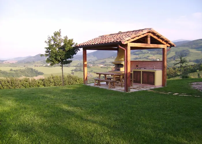 In With Hill Views * Urbania