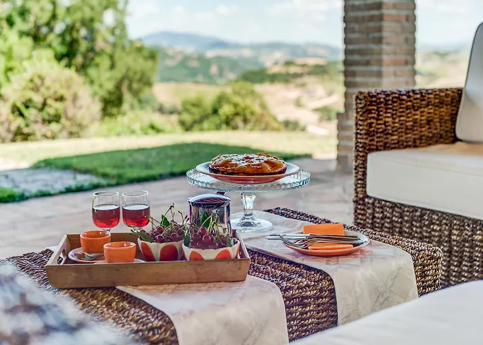 In With Hill Views Urbania