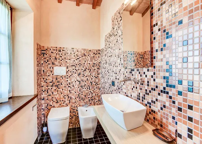 In With Hill Views Urbania